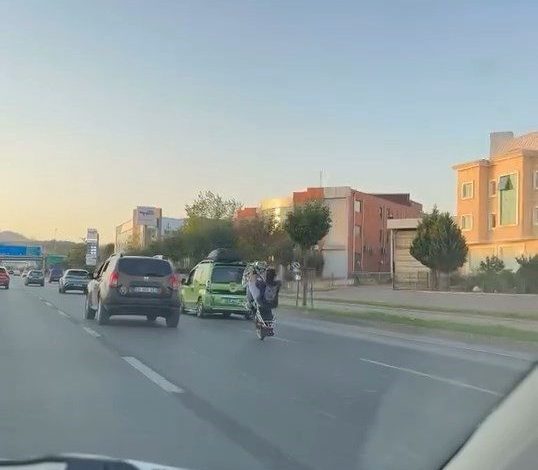 trafikte motosikletiyle akrobasi yapti 5630d4f40d19 |