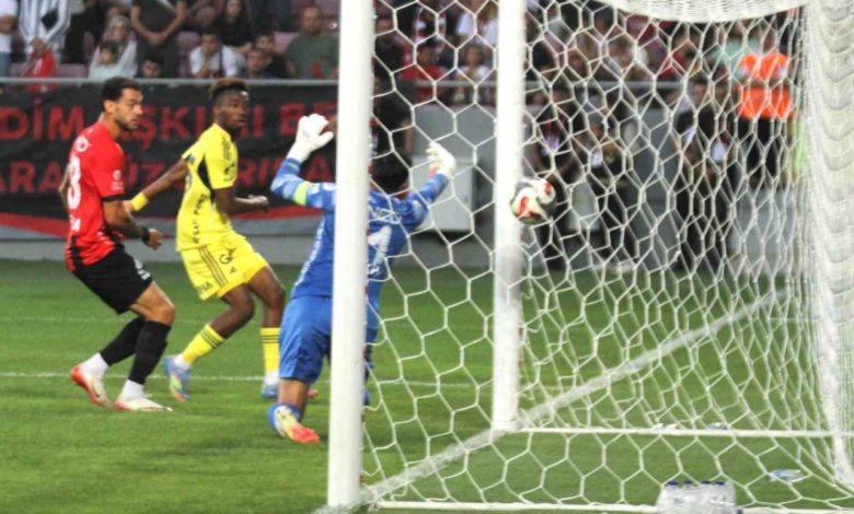 Trendyol Süper Lig: Gençlerbirliği: 0 - Fenerbahçe: 3 (İlk yarı) 1 trendyol super lig genclerbirligi 0 fenerbahce 3 ilk yari 42dc194ee673 |
