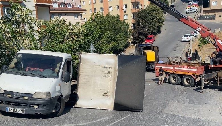 umraniyede jenerator yuklu kamyon kaza yapti 228c5f9924d7 |