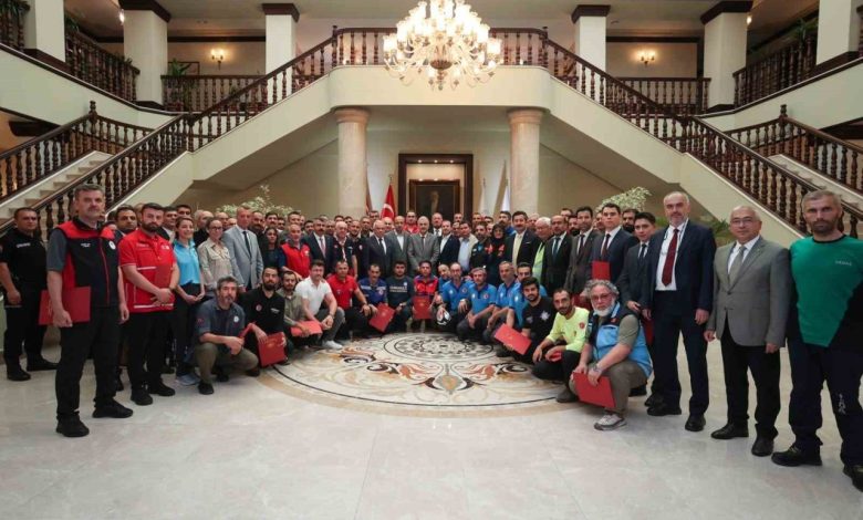 vali ayyildizdan kahramanlara tesekkur belgesi 978eab23cecd |