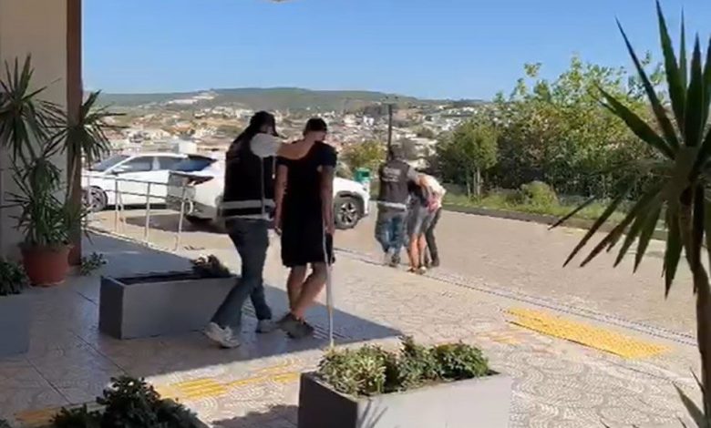 Yanlış dükkanı hedef alıp kurşunlamışlardı, 4 tutuklama 1 yanlis dukkani hedef alip kursunlamislardi 4 tutuklama c2b831f0afd2 |