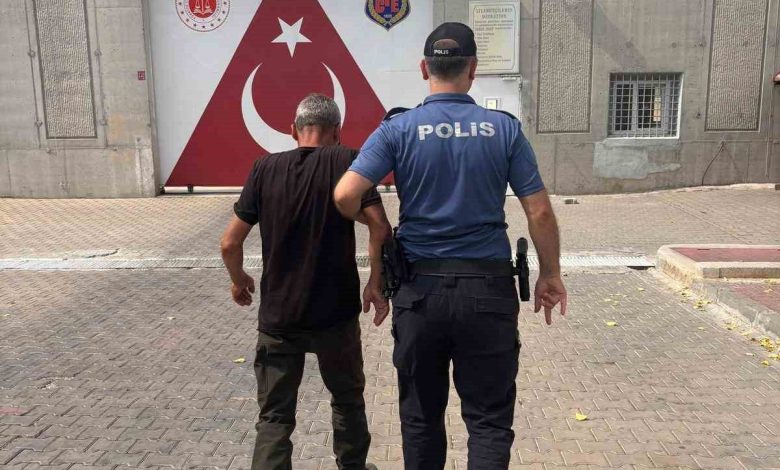 10 yıl hapis cezası bulunan firari Havran’da yakalandı 1 10 yil hapis cezasi bulunan firari havranda yakalandi 284b7ad4eb0b |