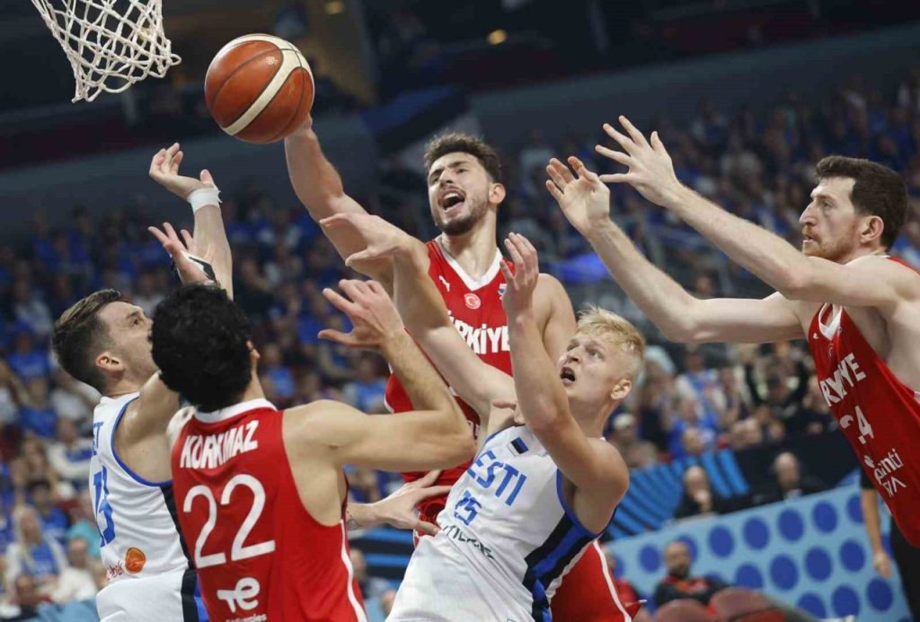 12 dev adam avrupa sampiyonasinda 4te 4 yapti be6d891e3759 |