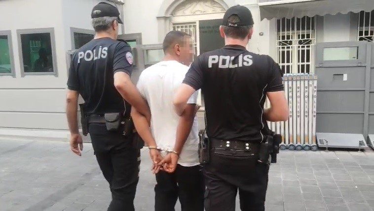 21 yil hapis cezasiyla aranan firari yunuslara yakalandi 4ed18d5af116 |