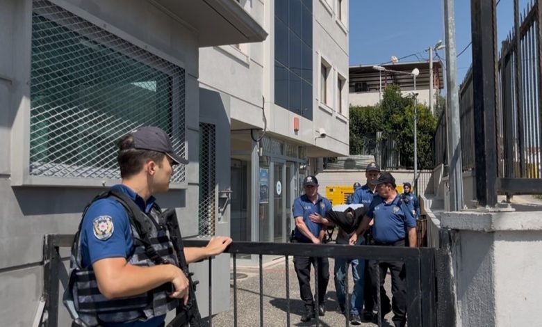 27 yıl 10 ayla aranan 16 yaşındaki şüpheliyi polis yakaladı 1 27 yil 10 ayla aranan 16 yasindaki supheliyi polis yakaladi c4ea17e8e577 |