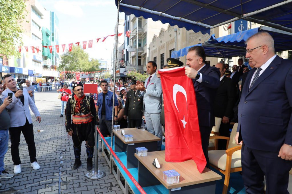 Edremit'in Kurtuluşunun 103. Yıl Dönümü Coşkuyla Kutlandı 2 545574653 122218385462138429 4587485631228538887 n |
