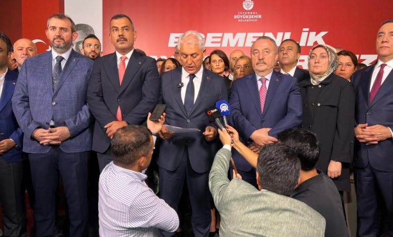 "Siyasi kaygılar ve CHP grubunun iç çekişmeleri sebebiyle İstanbul Büyükşehir Meclisi’ni işlevsiz bırakmak, kapalı tutmak demokrasiye gölge düşürmektir" 1 AW533969 01 |