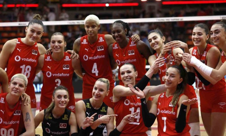 A Milli Kadın Voleybol Takımı, Dünya Şampiyonası’nda yarı final için sahada 1 a milli kadin voleybol takimi dunya sampiyonasinda yari final icin sahada 8a4b0a20bff5 |
