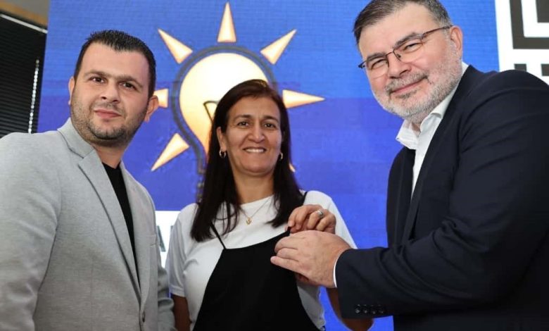 AK Partili Saygılı, Kemalpaşa’da yeni üyelere rozet taktı; CHP’den de katılım var 1 ak partili saygili kemalpasada yeni uyelere rozet takti chpden de katilim var af5891782c7c |