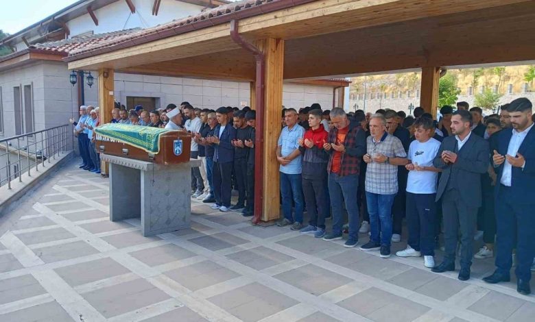 Akranı tarafından bıçakla öldürülen çocuk son yolcuğuna uğurlandı 1 akrani tarafindan bicakla oldurulen cocuk son yolcuguna ugurlandi 6d111f2f0228 |