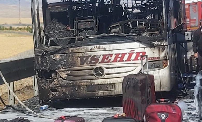 Ankara’da seyir halindeki yolcu otobüsü yandı 1 ankarada seyir halindeki yolcu otobusu yandi 58878cc19be6 |
