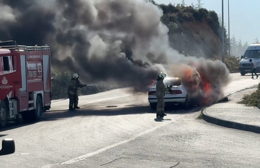 arnavutkoyde lpgli otomobil alev alev yandi fd85c472ebd7 |