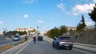 arnavutkoyde trafikte tasli saldiri kamerada bebfdc507464 |