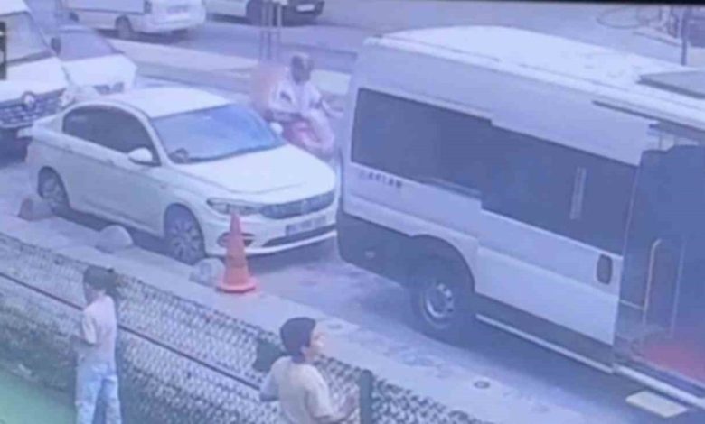arnavutkoyde yol verme tartismasi kazayla sonlandi otomobil motosikletliye carpti 1c34763507c8 |