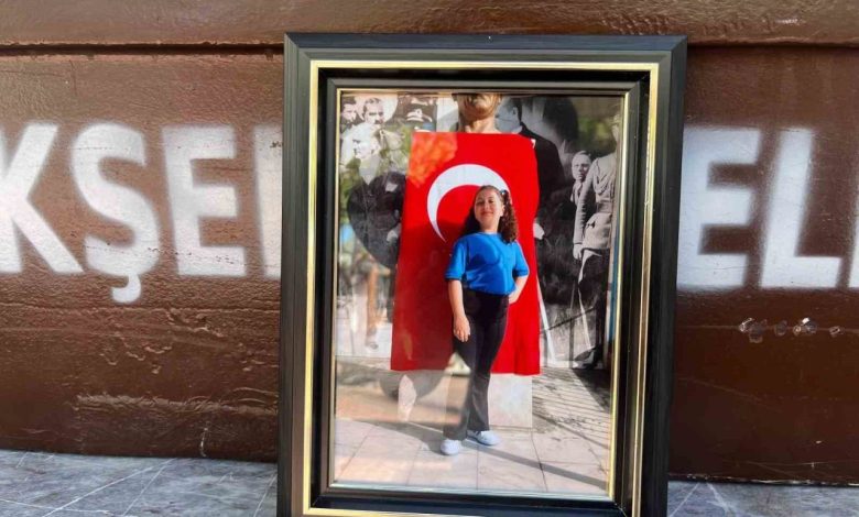 Asansörden düşen koltuğun altında kalan küçük kız son yolculuğuna uğurlandı 1 asansorden dusen koltugun altinda kalan kucuk kiz son yolculuguna ugurlandi 83bc34c4c22c |