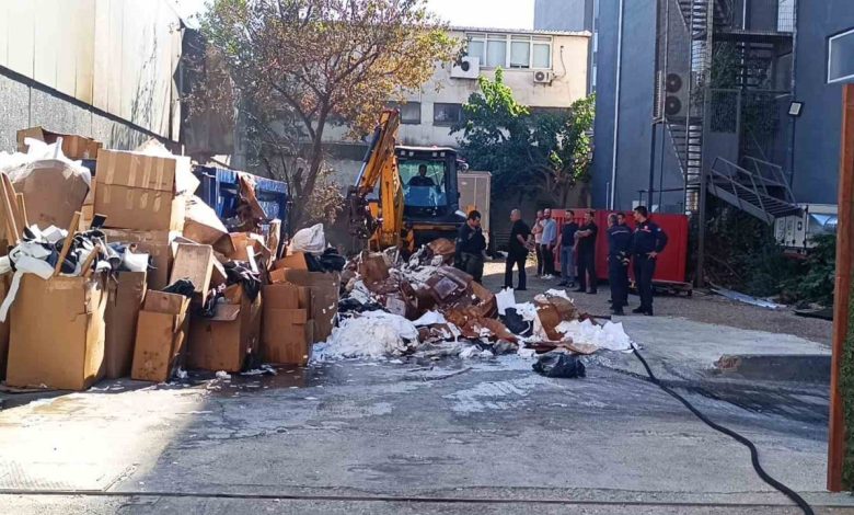 atasehirde fabrika bahcesinde yangin panigi b5e7ee2c16dd |