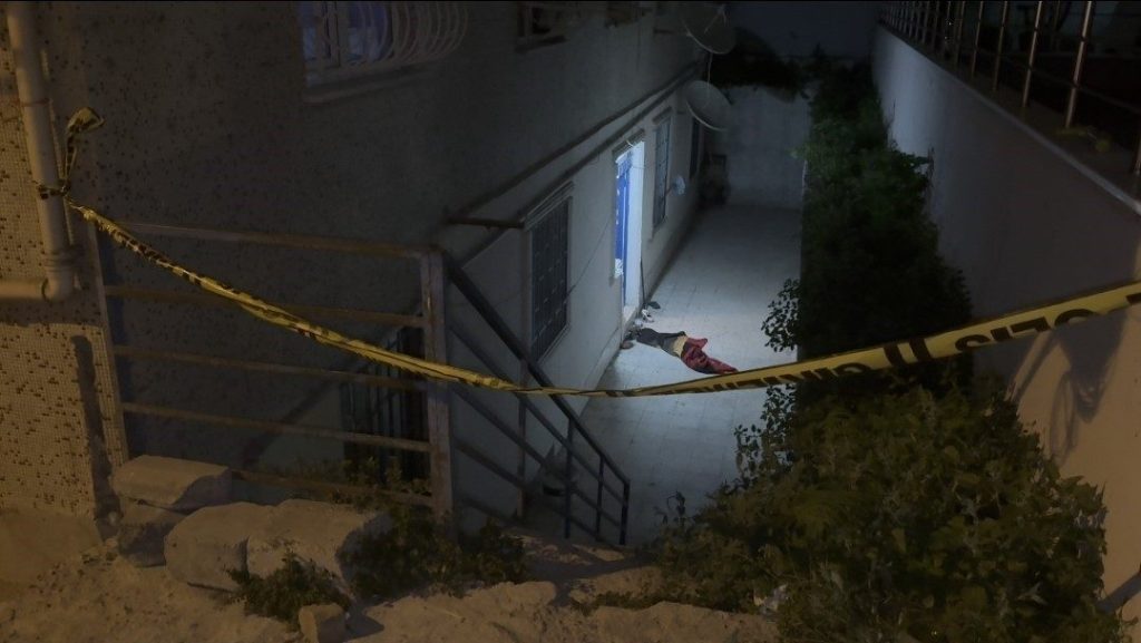 avcilarda madde etkisinde polise saldiran kadin bacagindan vuruldu 426b441b0c73 |