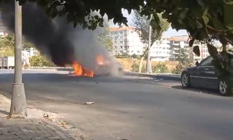 Avcılar’da park halindeki otomobil alev topuna döndü 1 avcilarda park halindeki otomobil alev topuna dondu 80fc87fa39d3 |
