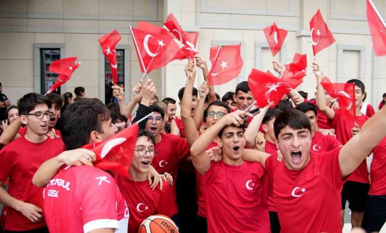 Avrupa ikincisi A Milli Erkek Basketbol Takımı, Türkiye’ye döndü 1 avrupa ikincisi a milli erkek basketbol takimi turkiyeye dondu 71bddfaadd1b |