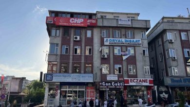 bahcelievler ilce baskanligi binasina chp istanbul il baskanligi yazisi asildi 493814850846 |