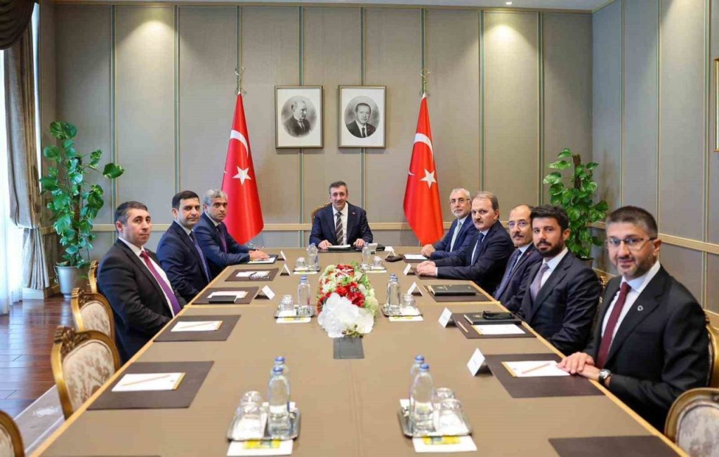 bakan isikhan azerbaycan calisma ve halkin sosyal korumasi bakani aliyev ile bir araya geldi 8dce88d18b2d |