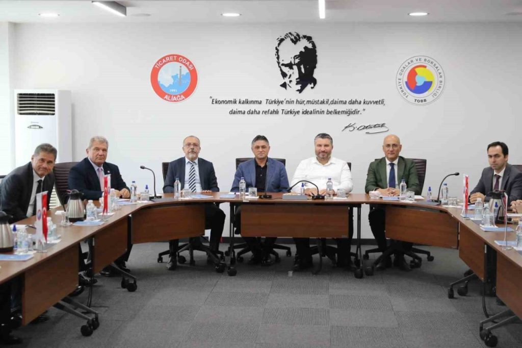 bakan yardimcisi oruc baba inan aliagada yatirimcilarla bir araya geldi 17de582254dd |