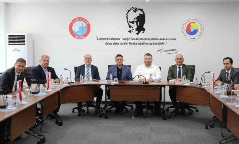 bakan yardimcisi oruc baba inan aliagada yatirimcilarla bir araya geldi 17de582254dd |