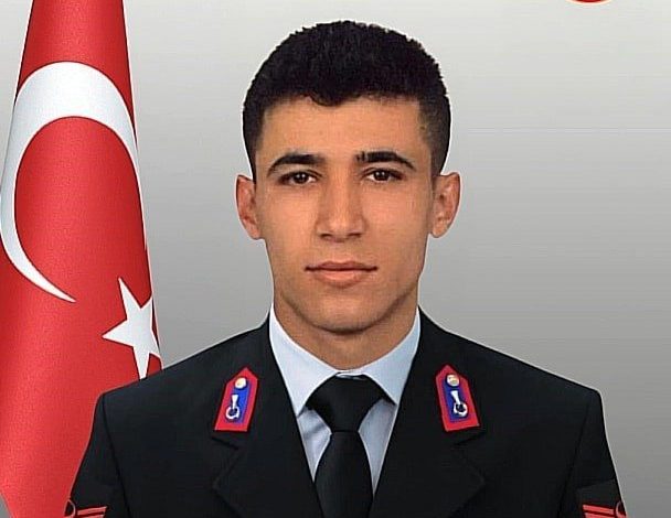 Bakan Yerlikaya’dan şehit Uzman Çavuş Yücel Yeşil için başsağlığı mesajı 1 bakan yerlikayadan sehit uzman cavus yucel yesil icin bassagligi mesaji 61e621935681 |