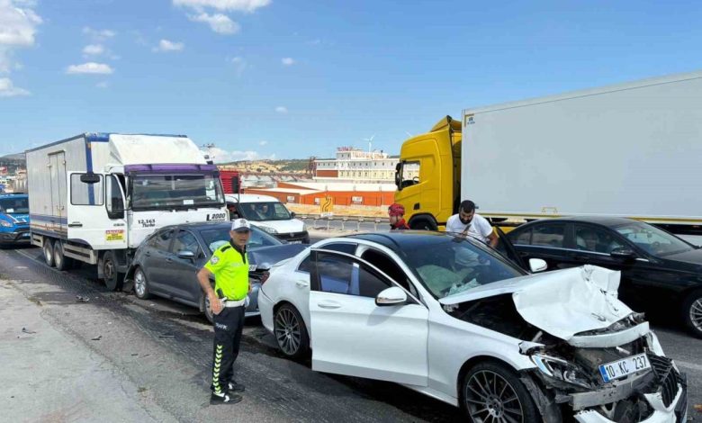 Balıkesir’de 4 araç zincirleme trafik kazası yaptı 1 balikesirde 4 arac zincirleme trafik kazasi yapti 05aac0a343e2 |