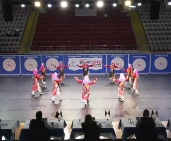 balikesirli folklorcular goz doldurdu b1fd5e7419e9 |