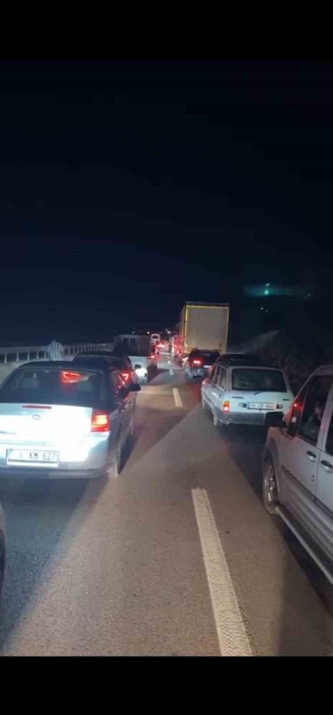 bandirma gonen karayolunda tir kazasi 1 yarali e5eaba75b721 |