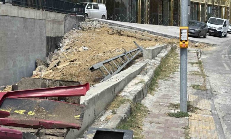 Başakşehir’de araç dükkanlara daldı: Ezilmekten bir adımla kurtuldu 1 basaksehirde arac dukkanlara daldi ezilmekten bir adimla kurtuldu f9818b023ad1 |