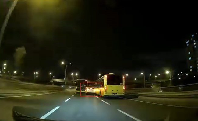 basaksehirde makas atan otomobil 2 otobuse carpti a1c775dd849b |