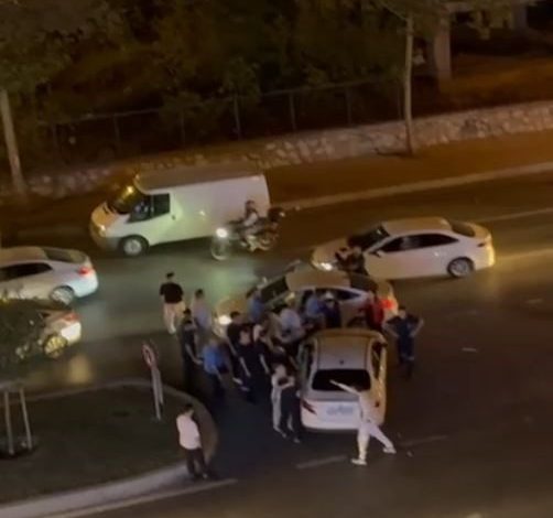 basaksehirde yol verme kavgasi biri kacti digeri kovaladi 57d5f3200b45 |