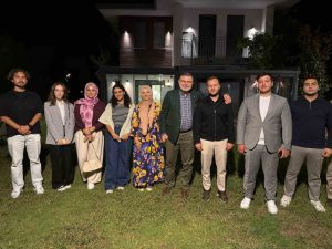baskan saygili universite ogrencilerini evinde misafir etti 475648065643 |