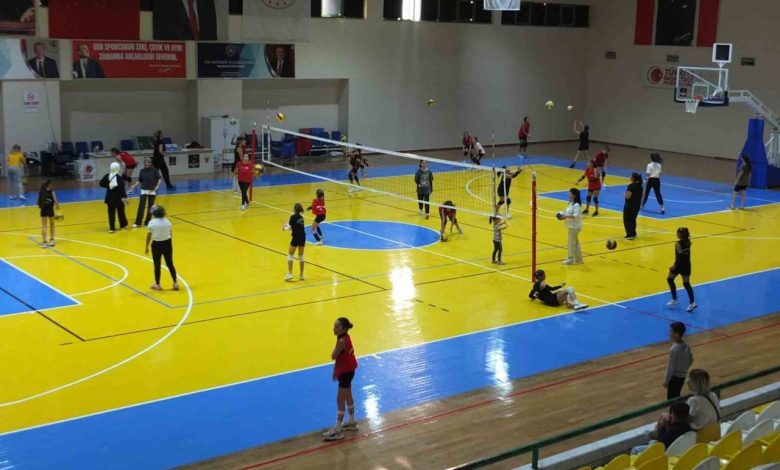 burhaniyede annemle voleybol oynuyorum turnuvasi basladi 67e382a315c2 |