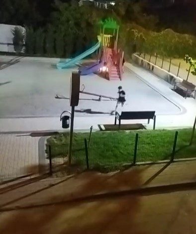 bursada cocuklar oyun parkini atese verdi 6837b87c0543 |