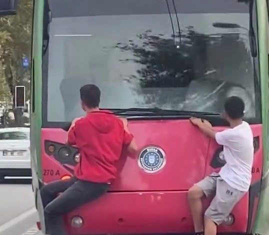 bursada cocuklarin tehlikeli yolculugu kamerada b0f1b9af340e |