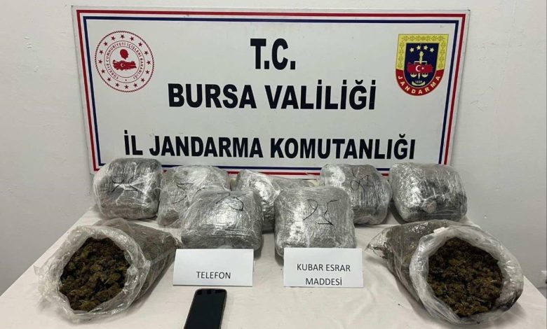 Bursa’da eve yapılan baskında 8 kilo 900 gram esrar ele geçirildi 1 bursada eve yapilan baskinda 8 kilo 900 gram esrar ele gecirildi dc5f21d84c23 |