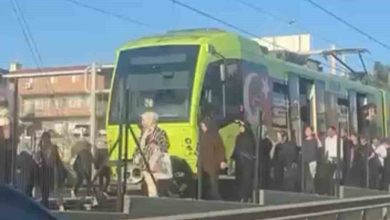 bursada metro durdu vatandaslar raylardan yurudu 222b48740623 |
