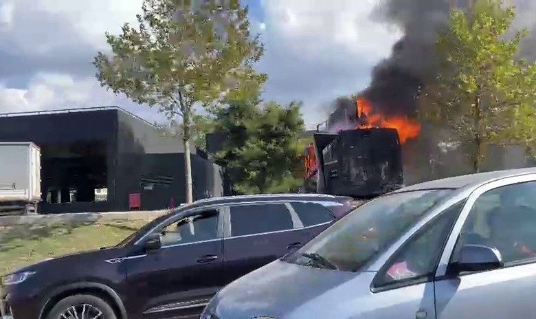 bursada midye satisi yapilan kamyonet alev alev yandi cd97f6f7ac98 |