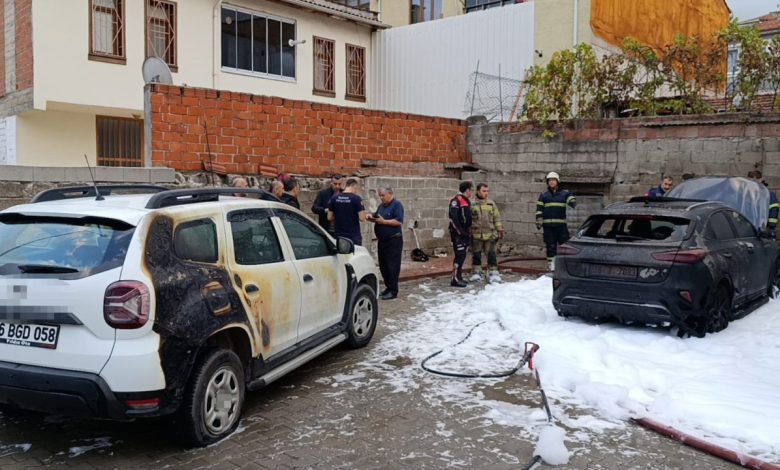 bursada park halindeki otomobil alev alev yandi yangin iki araca sicradi f3b0b665c5b9 |