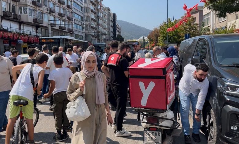 Bursa’da yolun karşısına geçen 2 kadına motosiklet çarptı 1 bursada yolun karsisina gecen 2 kadina motosiklet carpti e269f345b306 |