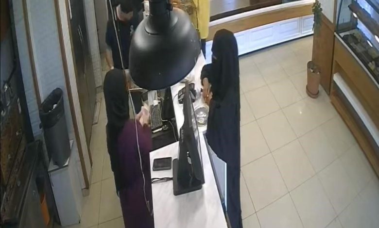 bursadaki kadin tirnakcilar polisi asamadi 40 yil hapis cezasiyla arandigi ortaya cikti ff7e2b0d4488 |