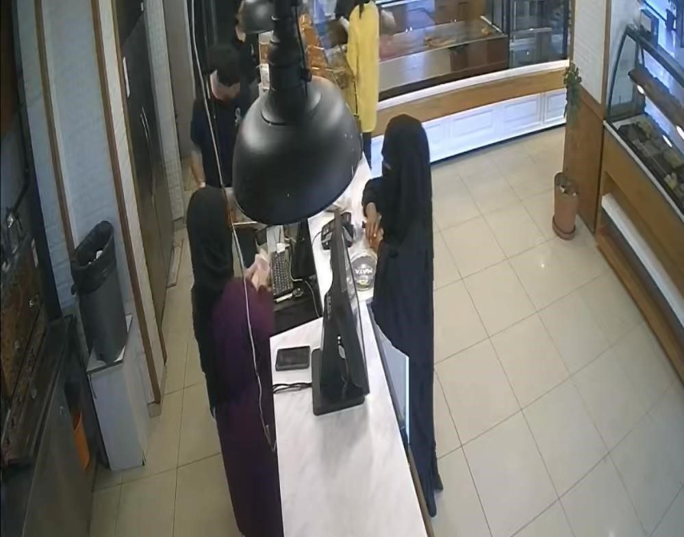 bursadaki kadin tirnakcilar polisi asamadi 40 yil hapis cezasiyla arandigi ortaya cikti ff7e2b0d4488 |