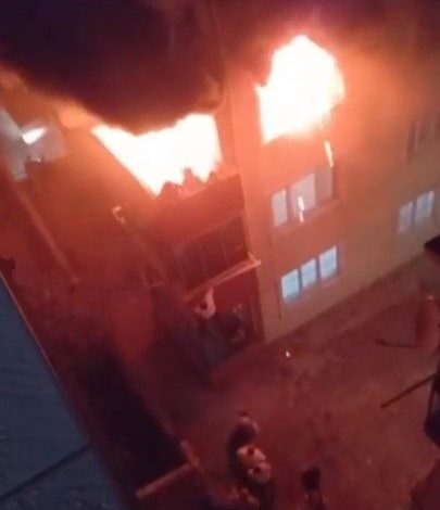 Bursa’daki yangın faciasında dehşete düşüren görüntüler 1 bursadaki yangin faciasinda dehsete dusuren goruntuler 4ffbd09053fd |