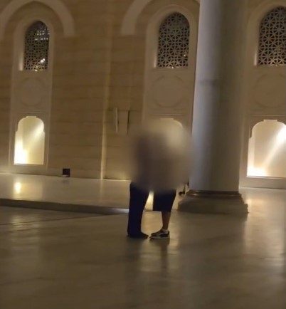 camide uygunsuz hareketlerde bulunan 2 turist icin 1 yila kadar hapis istemi ef2dd6d0418f |