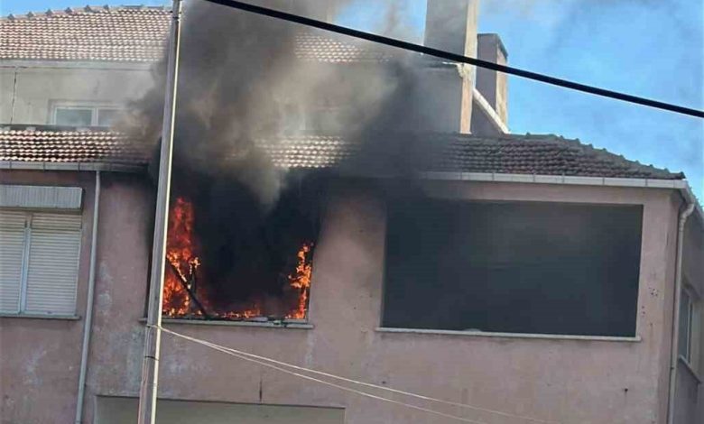 canakkalede yanan ev kullanilamaz hale geldi d1ce143597a8 |