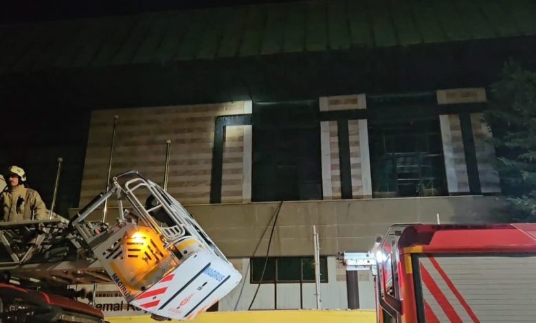 cemal resit rey konser salonunda korkutan yangin f06140b178b2 |