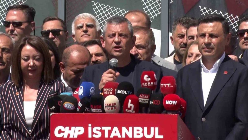 chp genel baskani ozel partisinin istanbul il baskanligini ziyaret etti 7c46fb972408 |